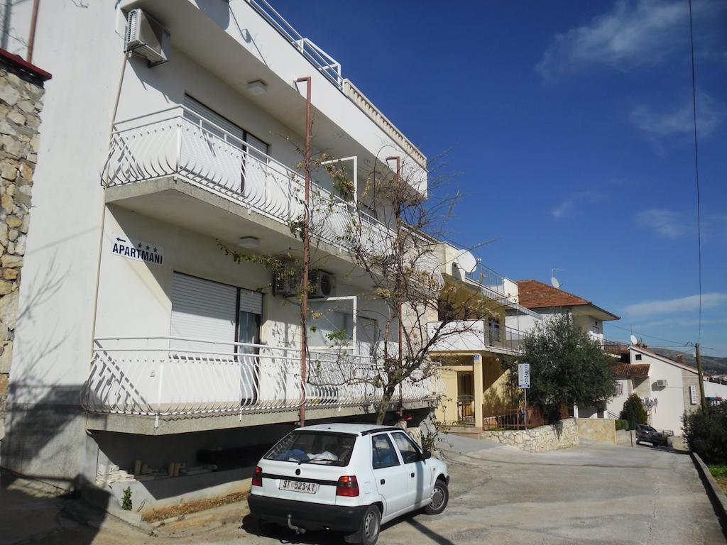 Rooms&Apartments Kurtović Donji Seget Buitenkant foto
