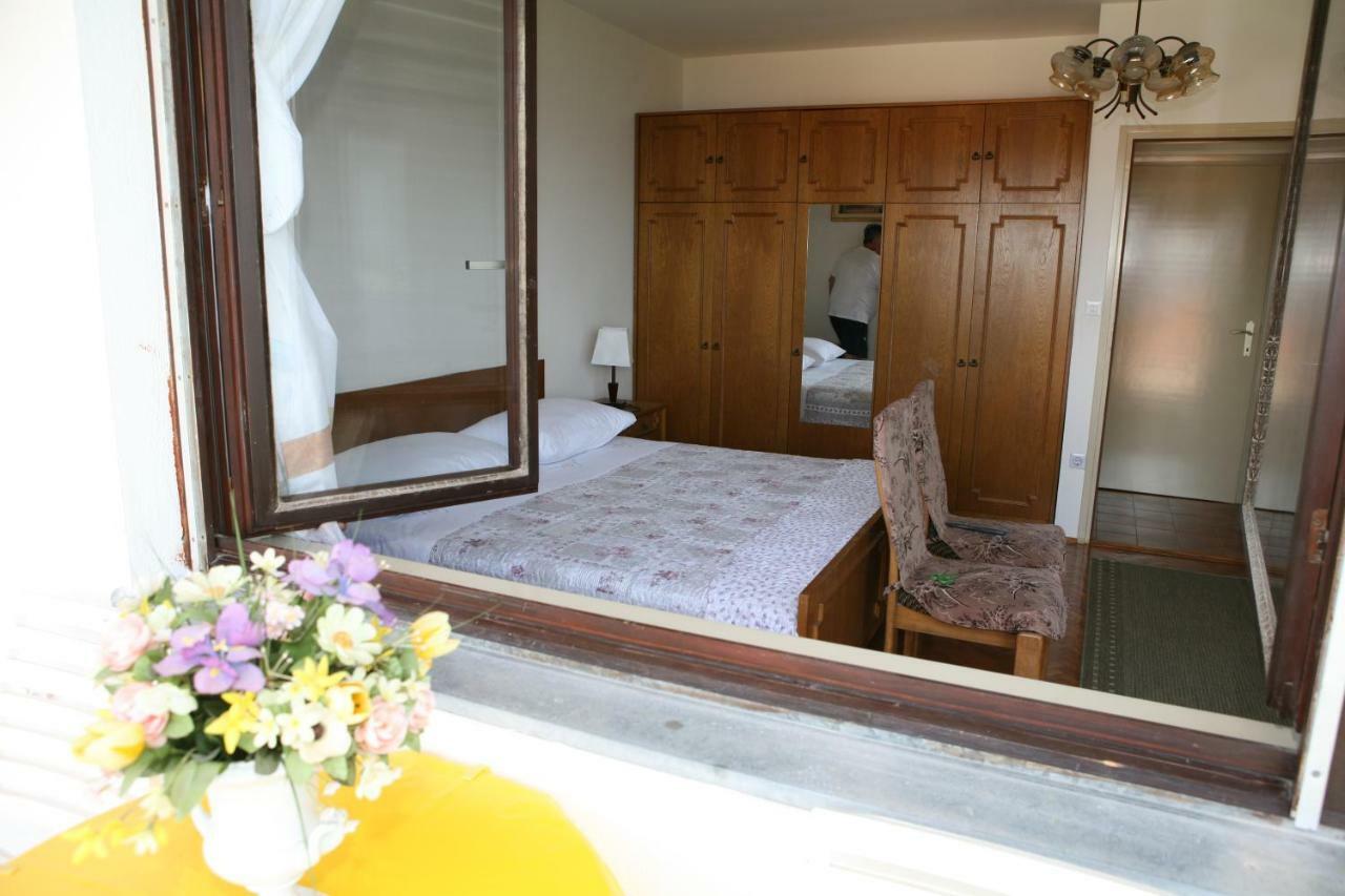 Rooms&Apartments Kurtović Donji Seget Buitenkant foto