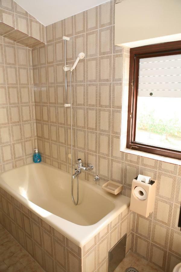 Rooms&Apartments Kurtović Donji Seget Buitenkant foto
