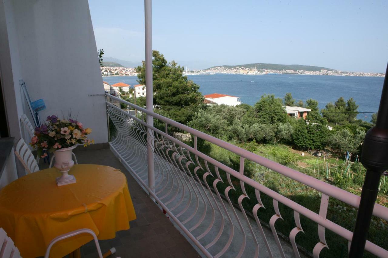 Rooms&Apartments Kurtović Donji Seget Buitenkant foto