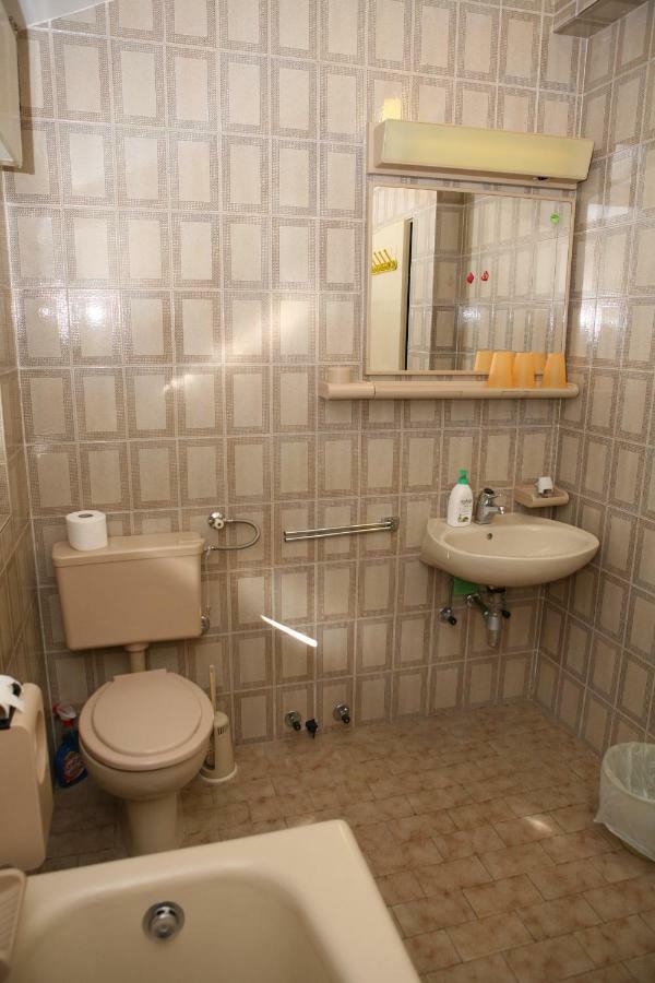 Rooms&Apartments Kurtović Donji Seget Buitenkant foto